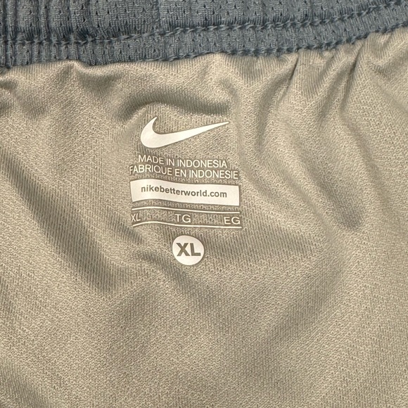 Nike Athletic Shorts Snake Pattern XL B26 - Picture 2 of 2